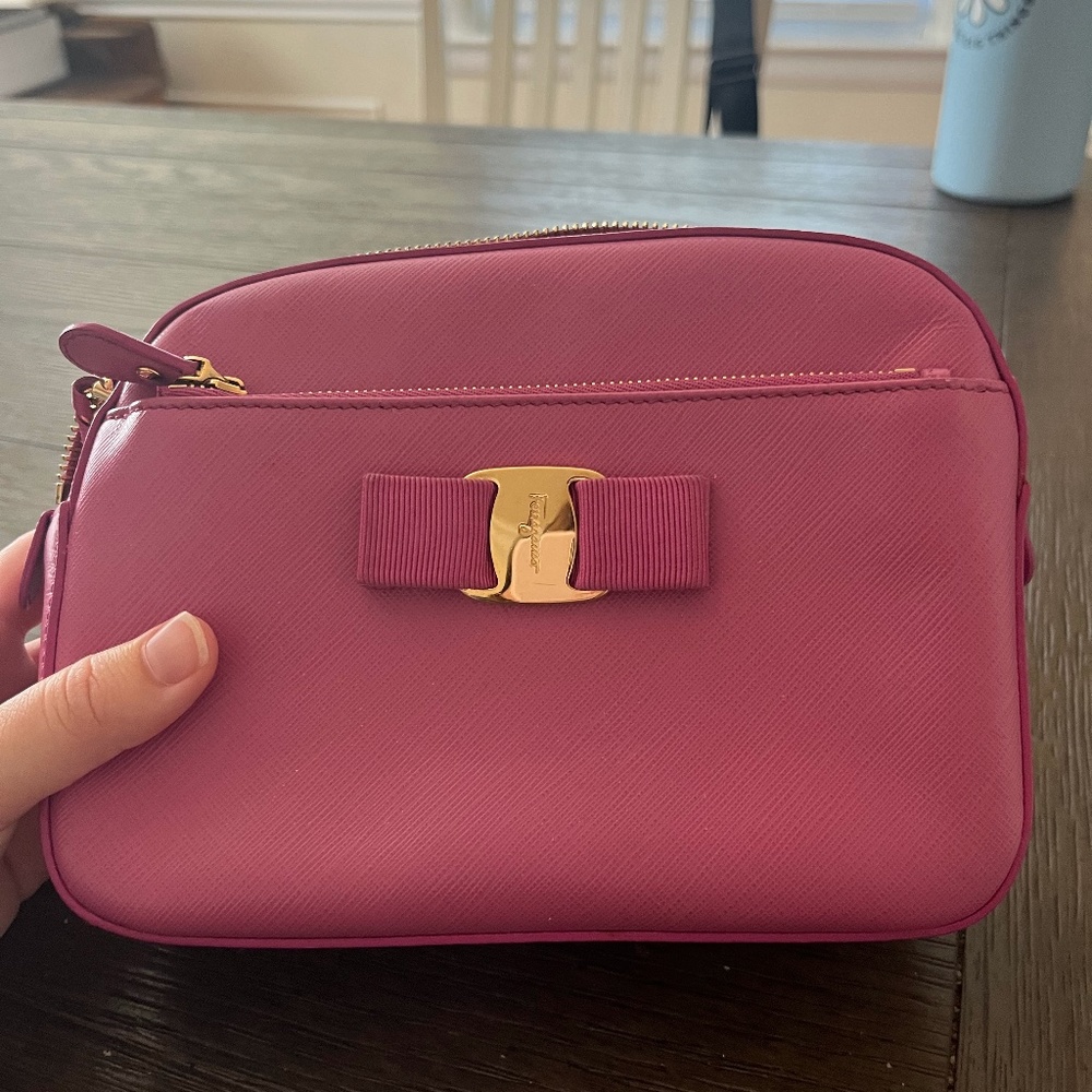 Salvatore ferragamo purple/pink camera saffiano leather small cross-body bag